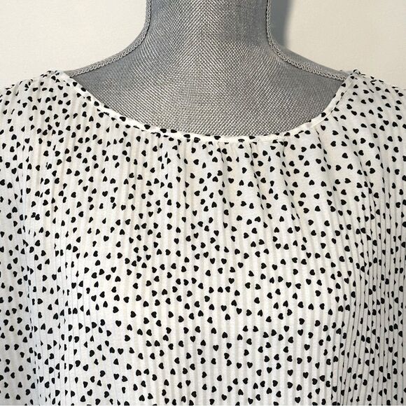 Max Studio Women’s Cream & Black Polka Dot Hearts Long Sleeved Pleated Top SZ L - Picture 2 of 13